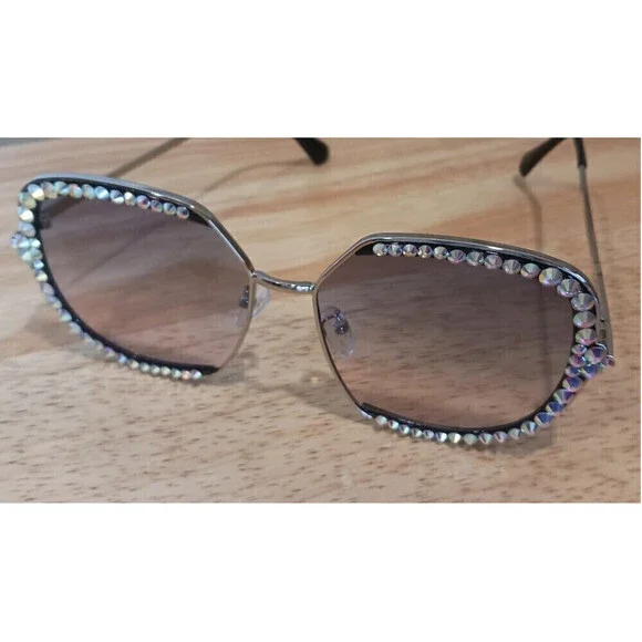 Decorative Framed Sunglasses In Light Gray - Picture 4 of 5